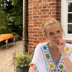 Das Bild zeigt Nina Boyke im privaten Umfeld auf der Terrasse. Sinnbildlich steht es für Freiheit. Dem obersten Wert in ihrer eigenen Werte-Hierarchie.